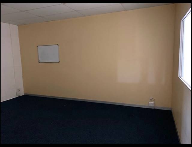 164M² WAREHOUSE TO LET IN SPRINGFIELD